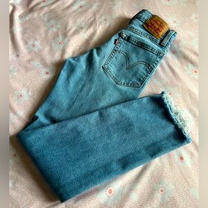 LEVI’S Wedgie Straight Leg Women's Distressed Blue Jeans Raw Hem High Rise Sz 24